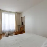 Bright Apartment For 4