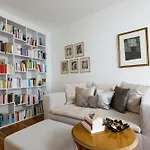 Bright Apartment For 4