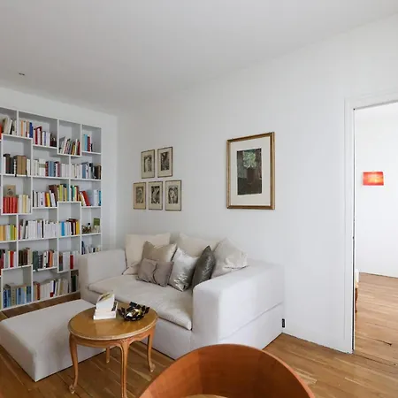 Bright For 4 Apartment